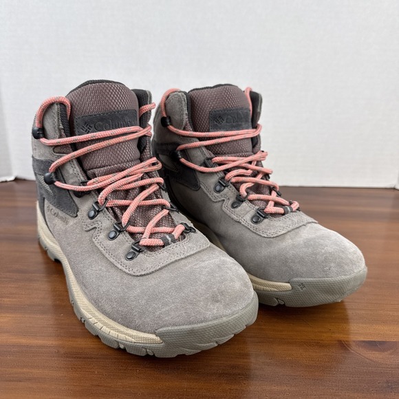 Women's Columbia Hiking Boots Grey Pink Size 10.5 Wide Suede Waterproof - Picture 2 of 12
